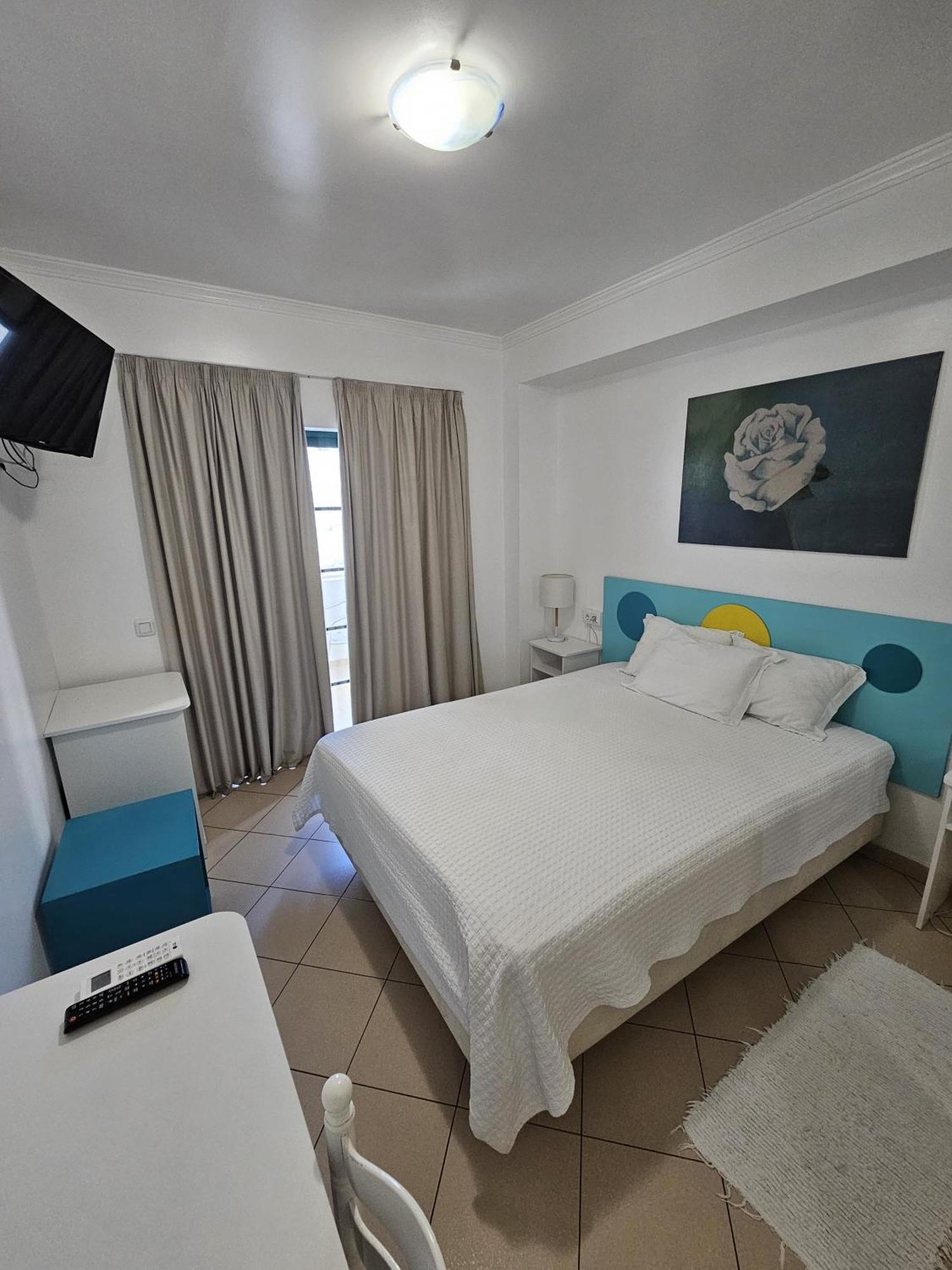 Hotel Adelaide 2*